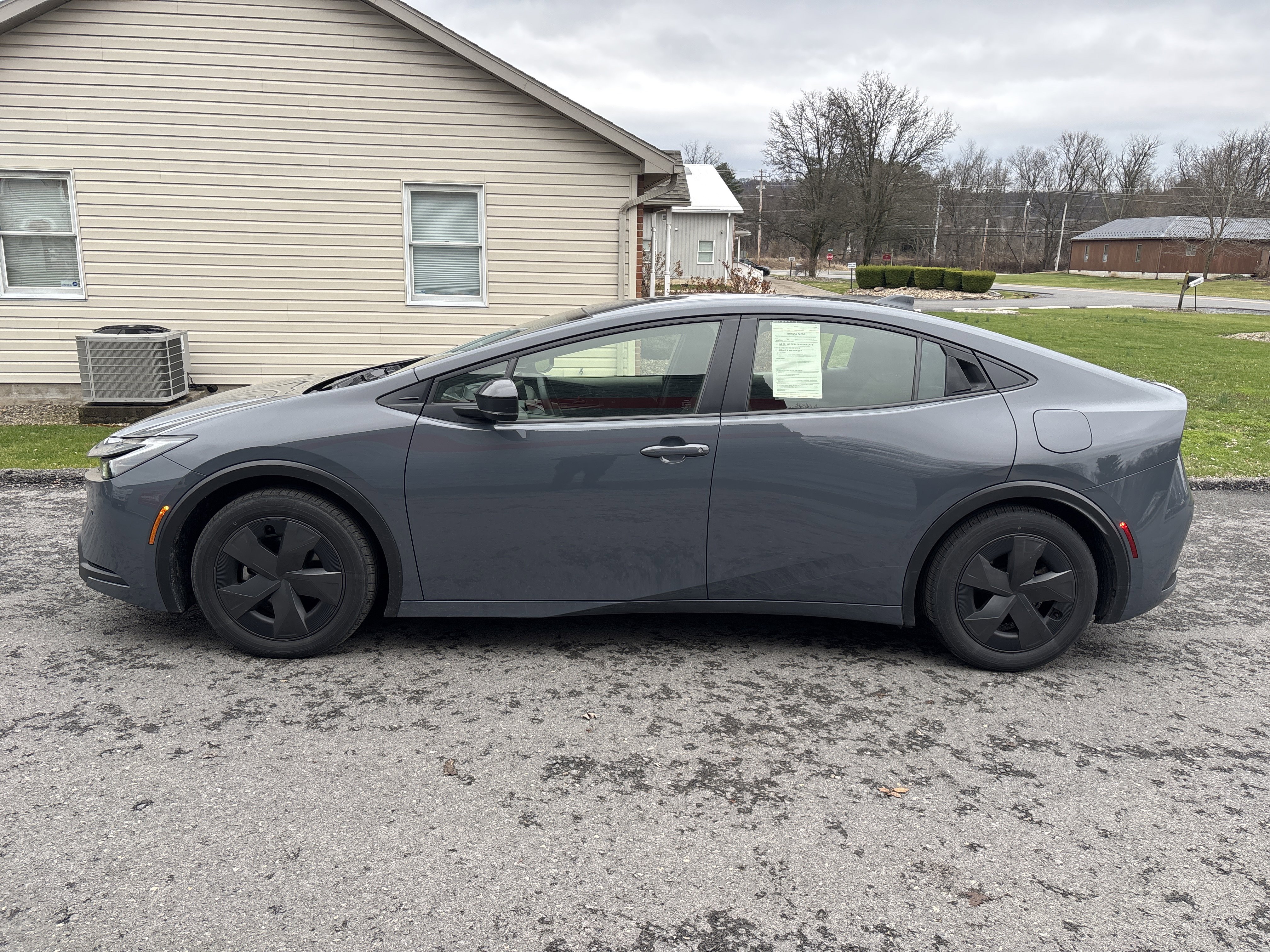 Used 2024 Toyota Prius LE image 7