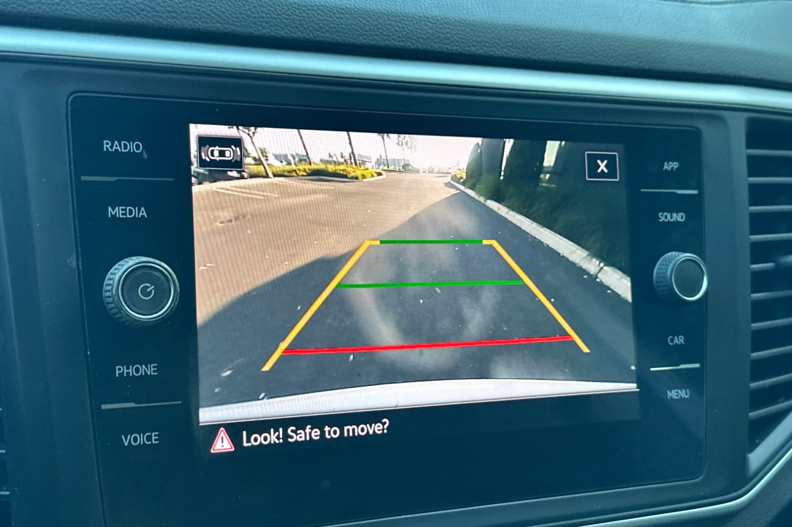 Certified 2021 Volkswagen Atlas SE image 20