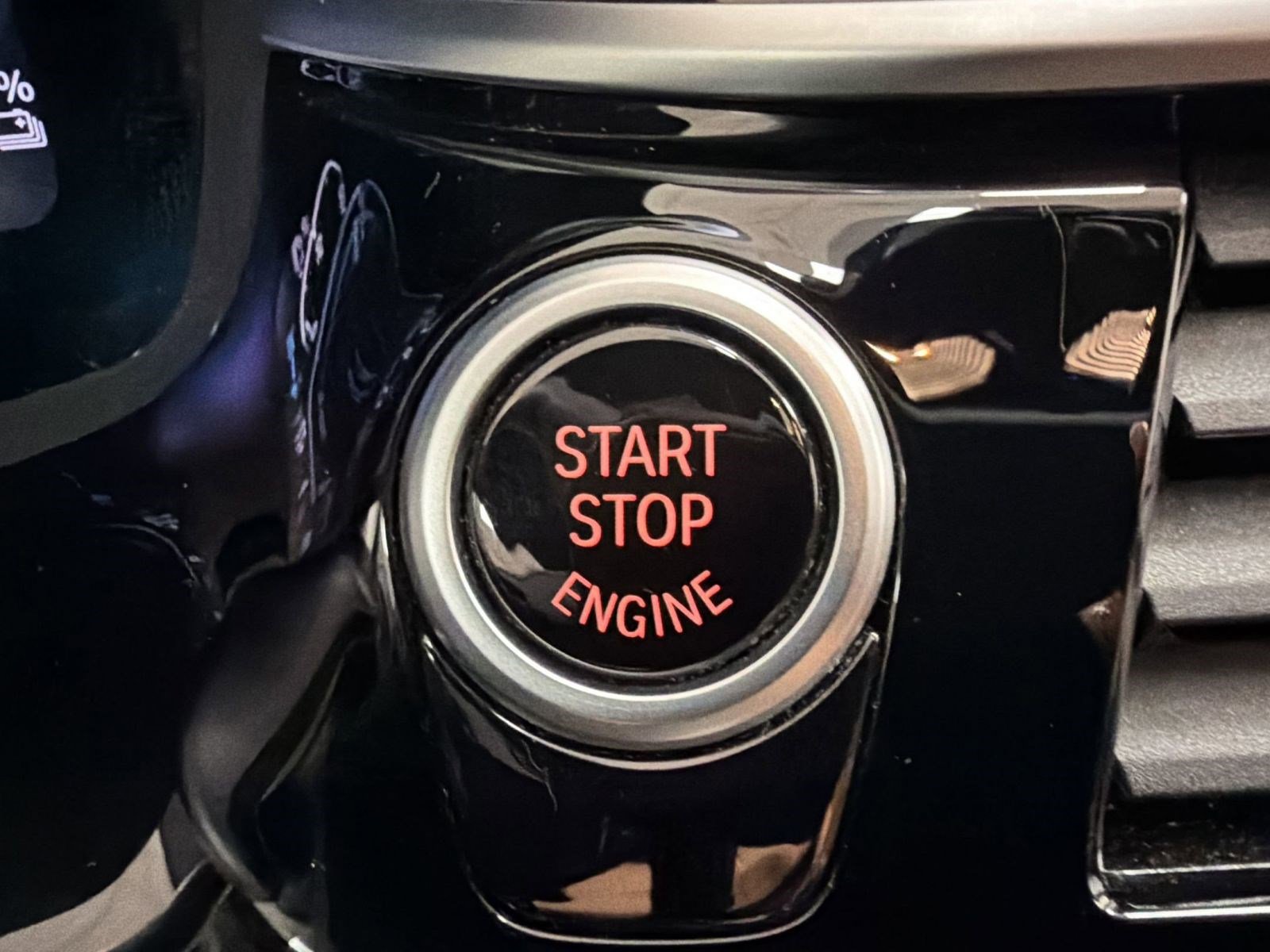 Used 2023 BMW 530e xDrive w/ Premium Package image 26