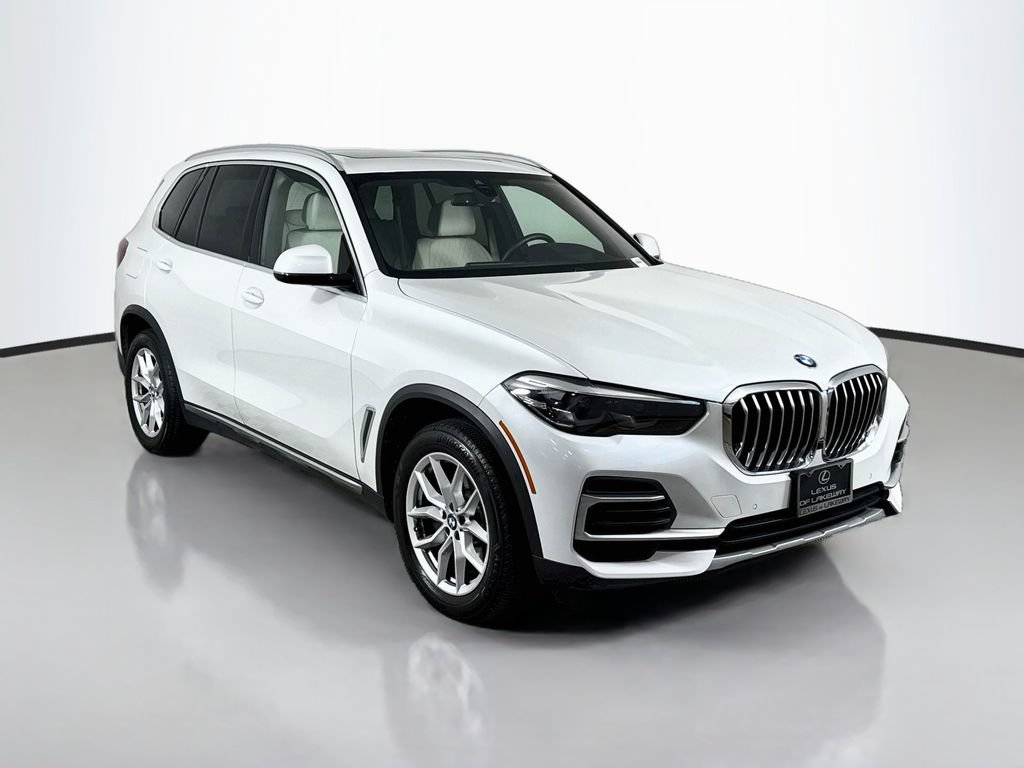 Used 2022 BMW X5 xDrive40i w/ Premium Package AWD/4WD image 3