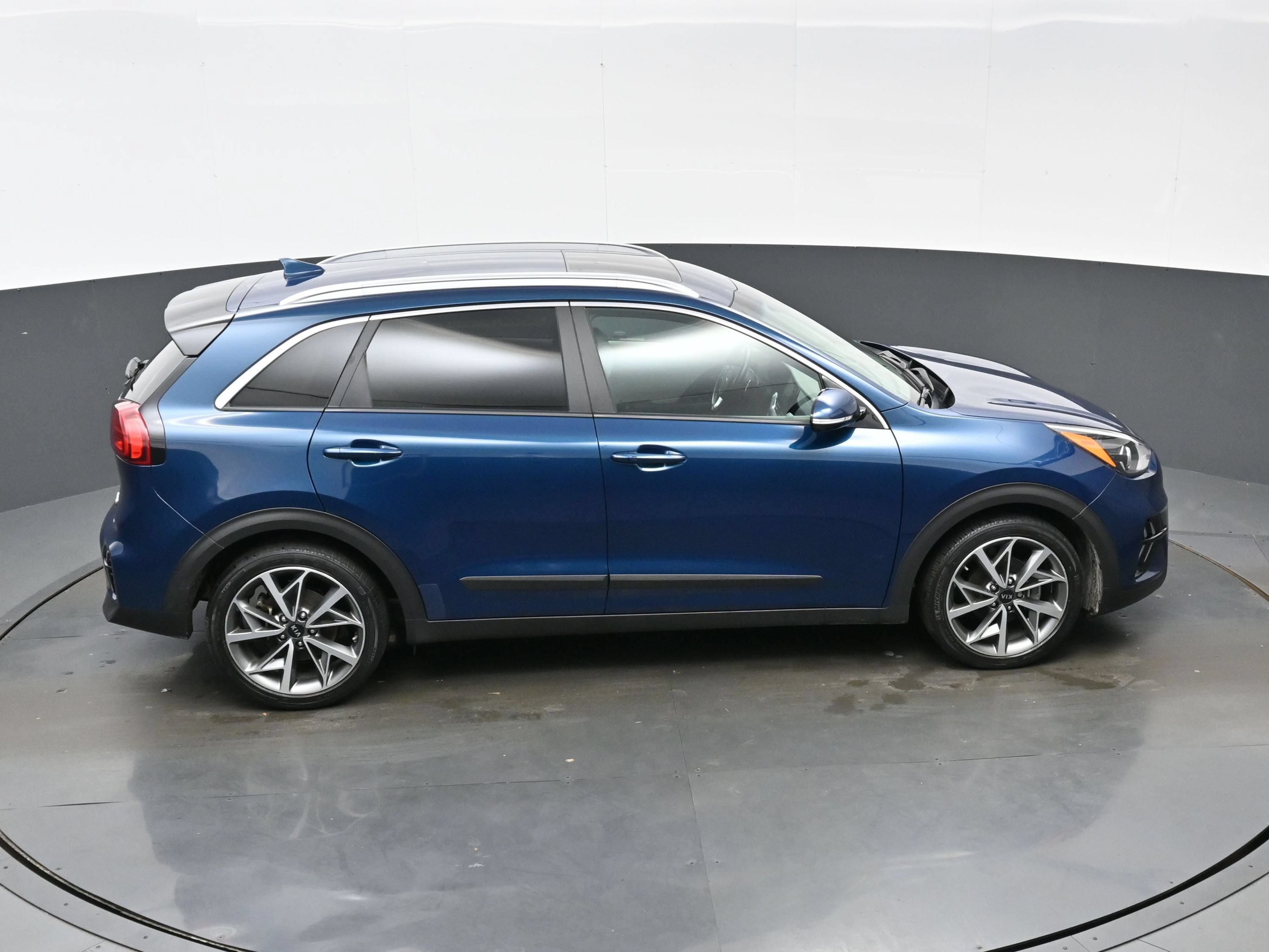 Used 2021 Kia Niro Touring FWD image 38