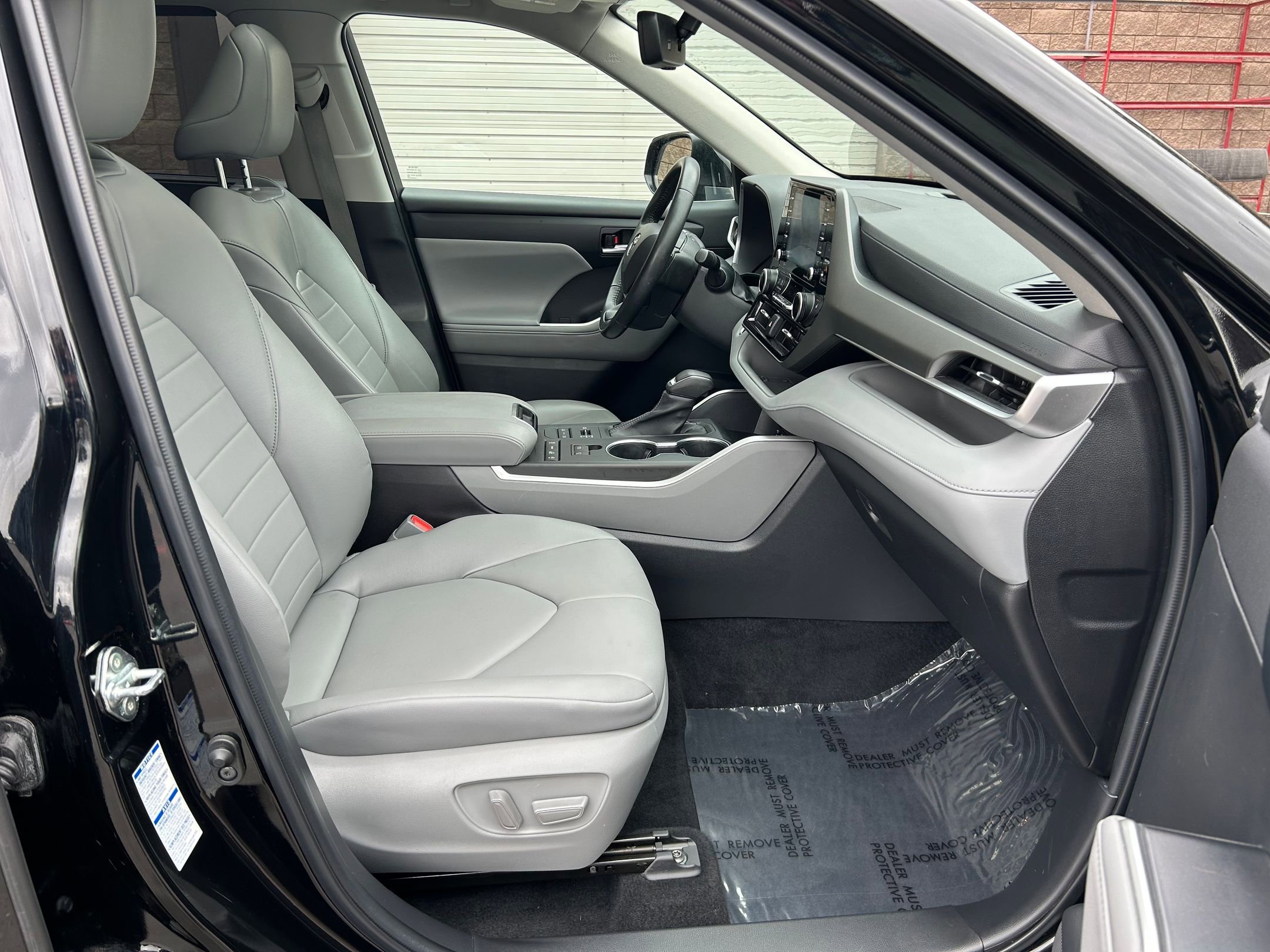 Used 2022 Toyota Highlander XLE AWD/4WD image 32