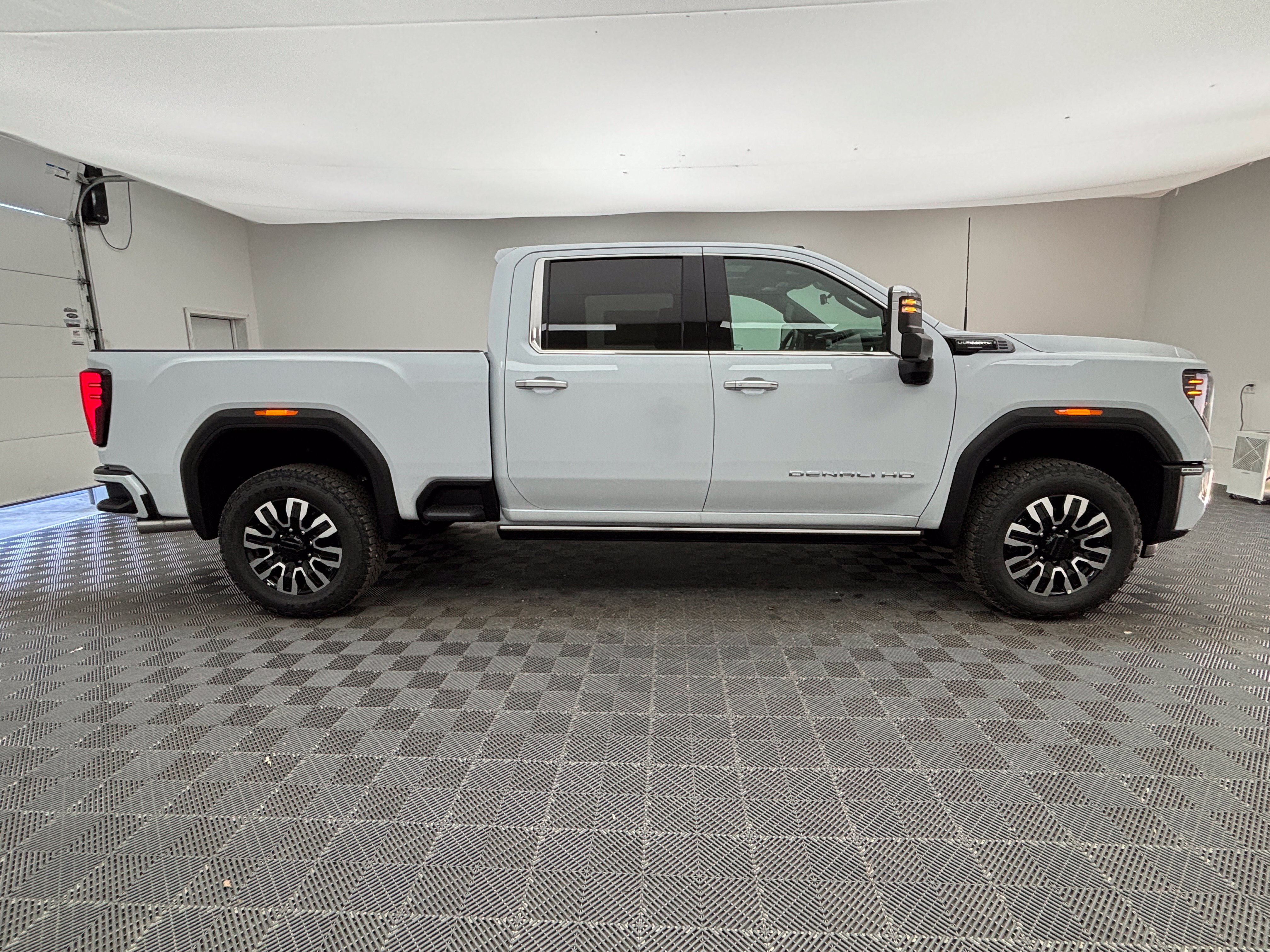 New 2026 GMC Sierra 2500 Denali Ultimate AWD/4WD image 9