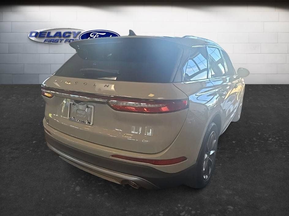 Used 2022 Lincoln Corsair AWD w/ Premium Package image 7