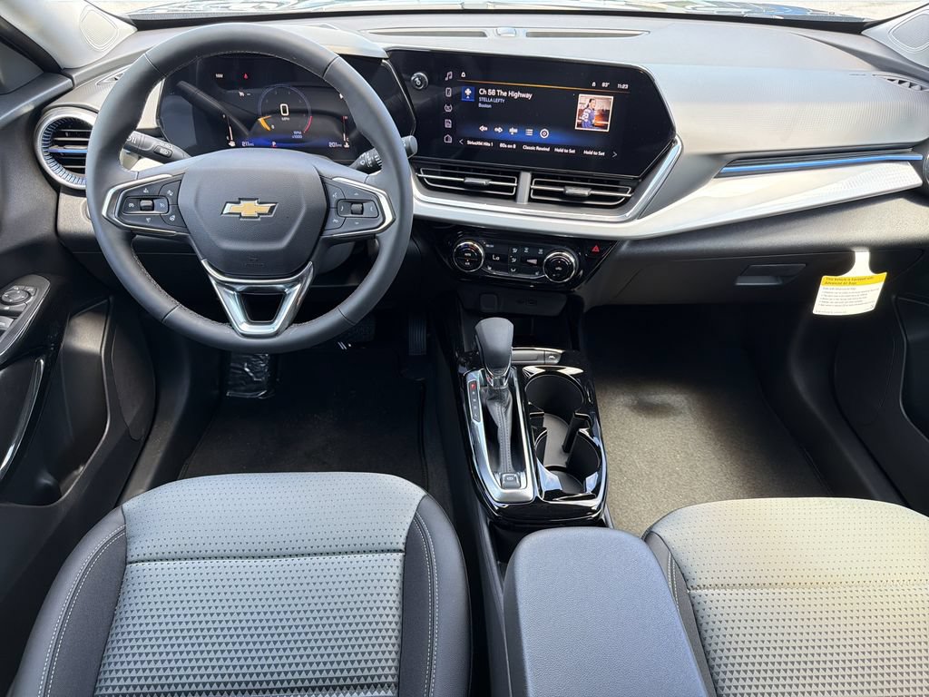 New 2026 Chevrolet Trax LT w/ LT Convenience Package FWD image 2