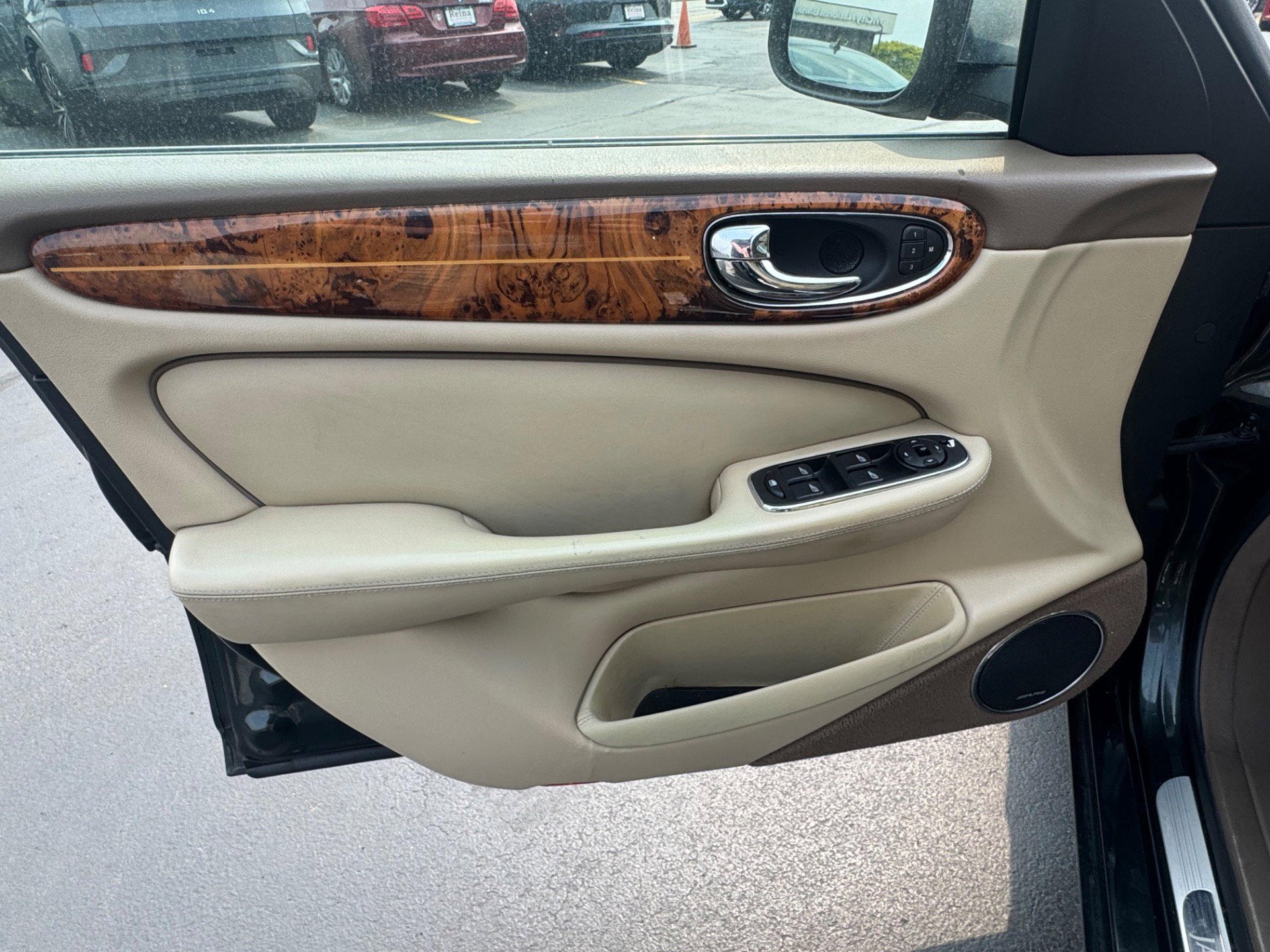 Used 2008 Jaguar XJ8 L image 4