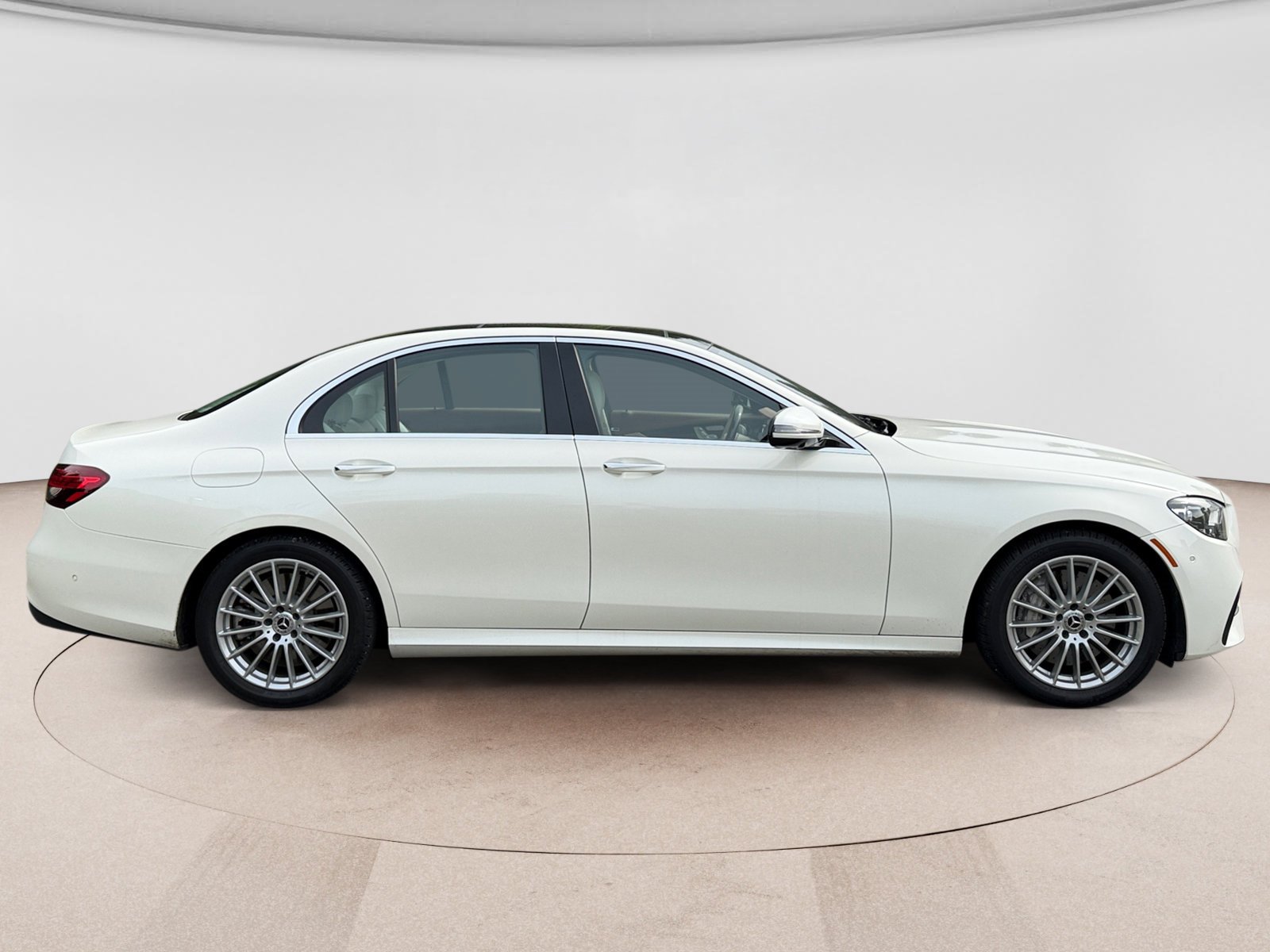 Used 2022 Mercedes-Benz E 450 4MATIC Sedan image 6
