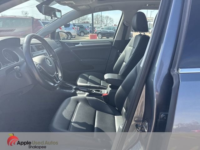 Used 2017 Volkswagen Golf SE image 7