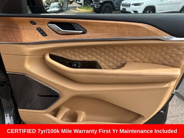 Used 2023 Jeep Grand Cherokee L Summit AWD/4WD image 9