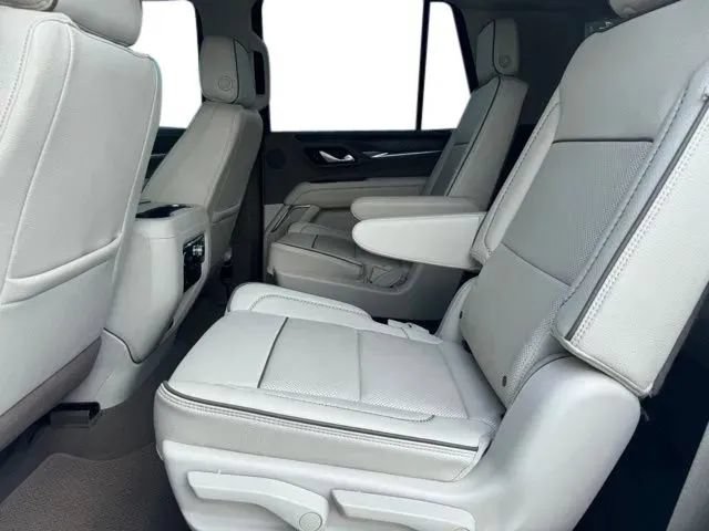 Used 2023 GMC Yukon Denali AWD/4WD image 18