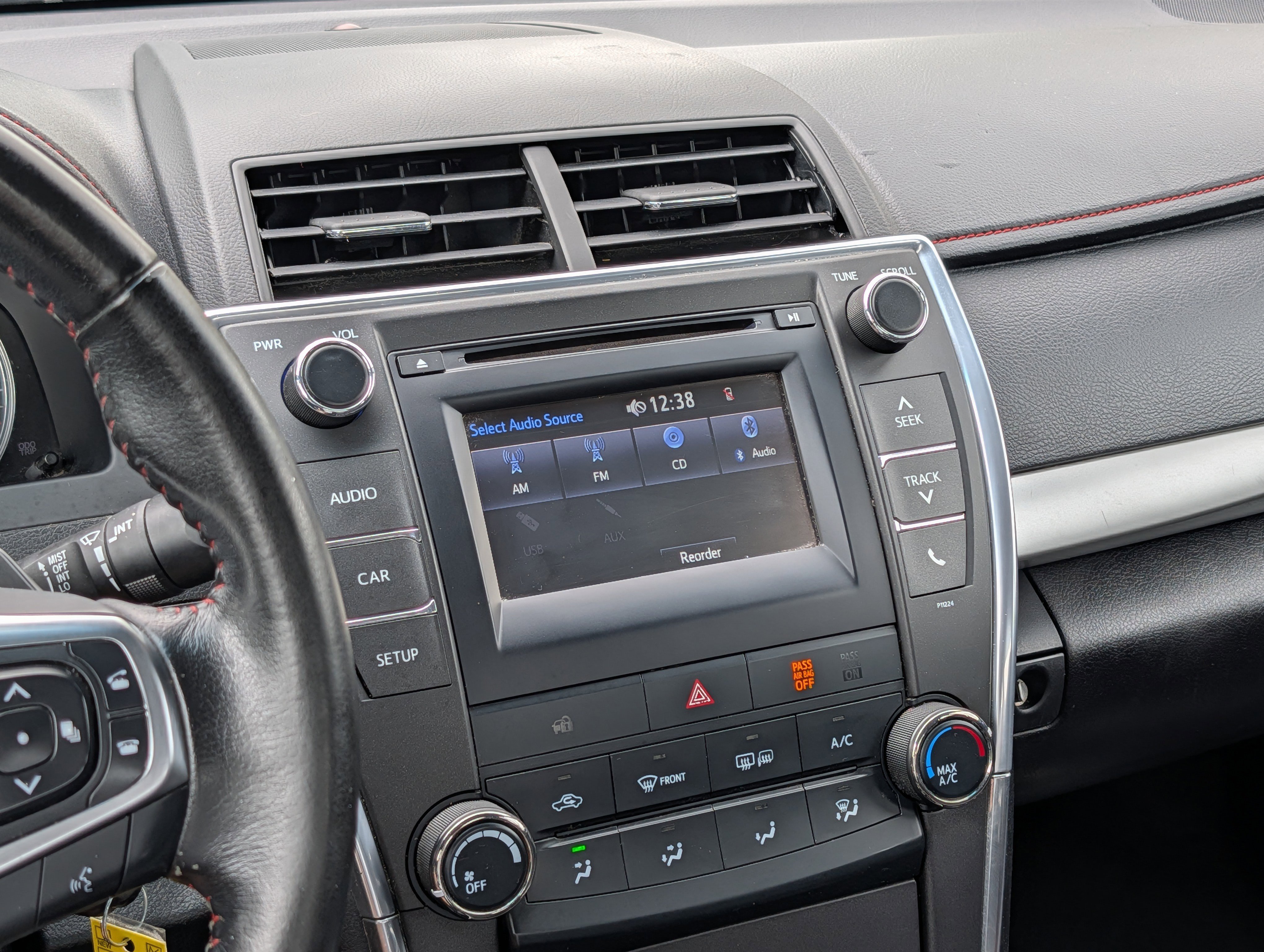 Used 2016 Toyota Camry SE FWD image 18