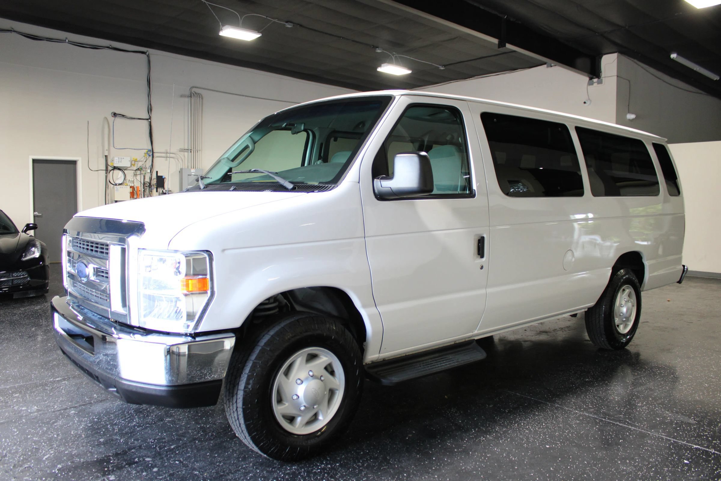 Used 2008 Ford E-350 and Econoline 350 XL RWD image 6