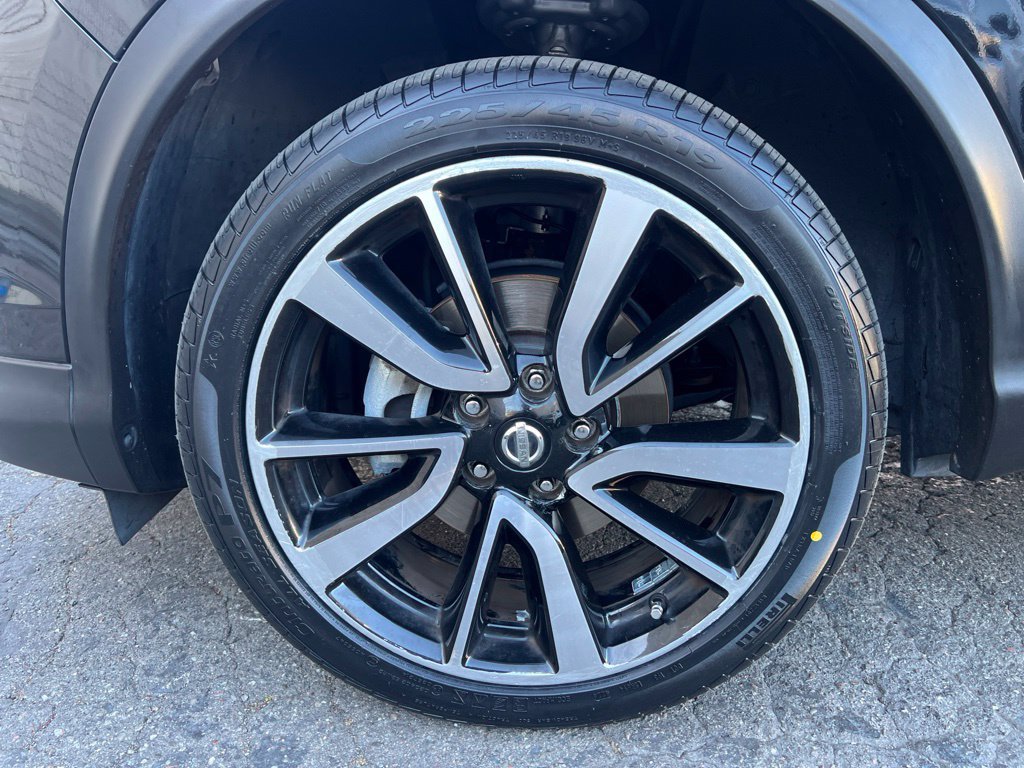 Used 2017 Nissan Rogue Sport SL w/ SL Premium Package FWD image 9