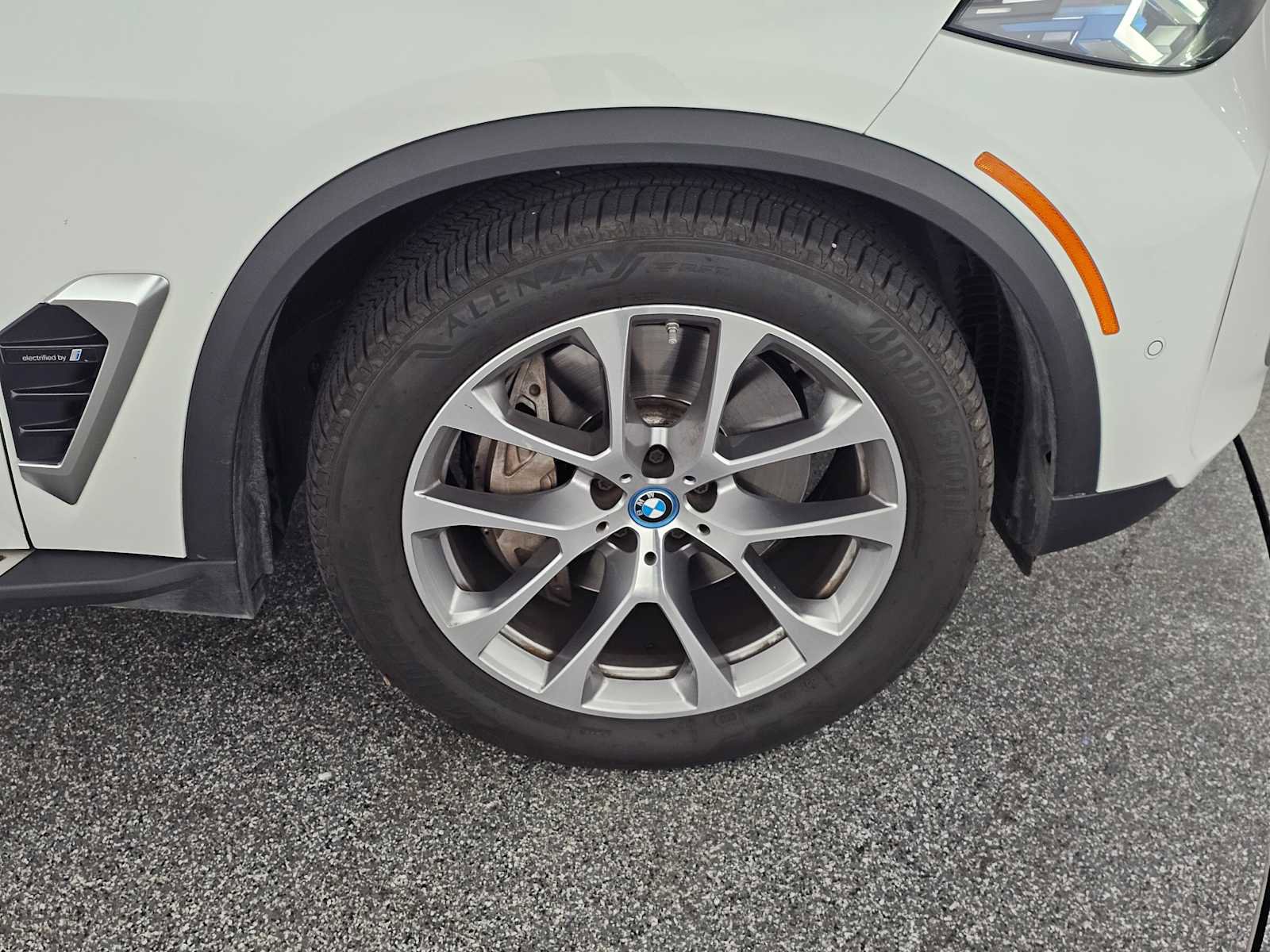 Used 2024 BMW X5 xDrive50e image 9