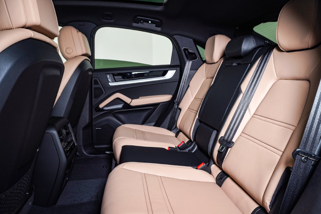 New 2026 Porsche Cayenne Coupe AWD/4WD image 17