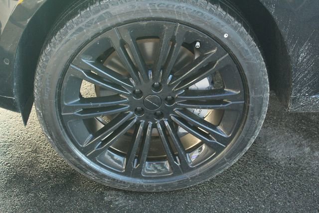 New 2026 Land Rover Range Rover Long Wheelbase SE image 9