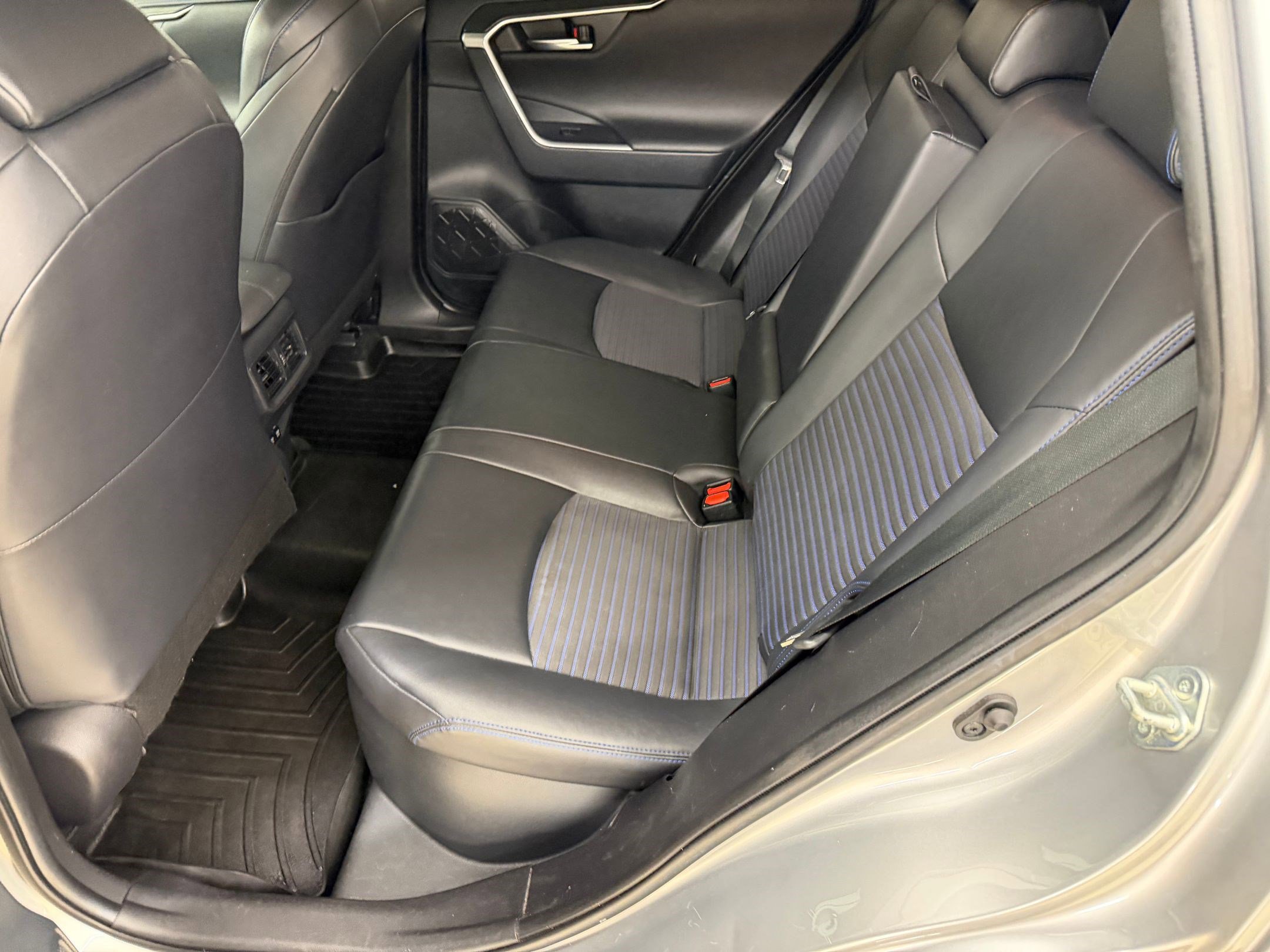 Used 2019 Toyota RAV4 XSE w/ Carpet Mat Package image 13
