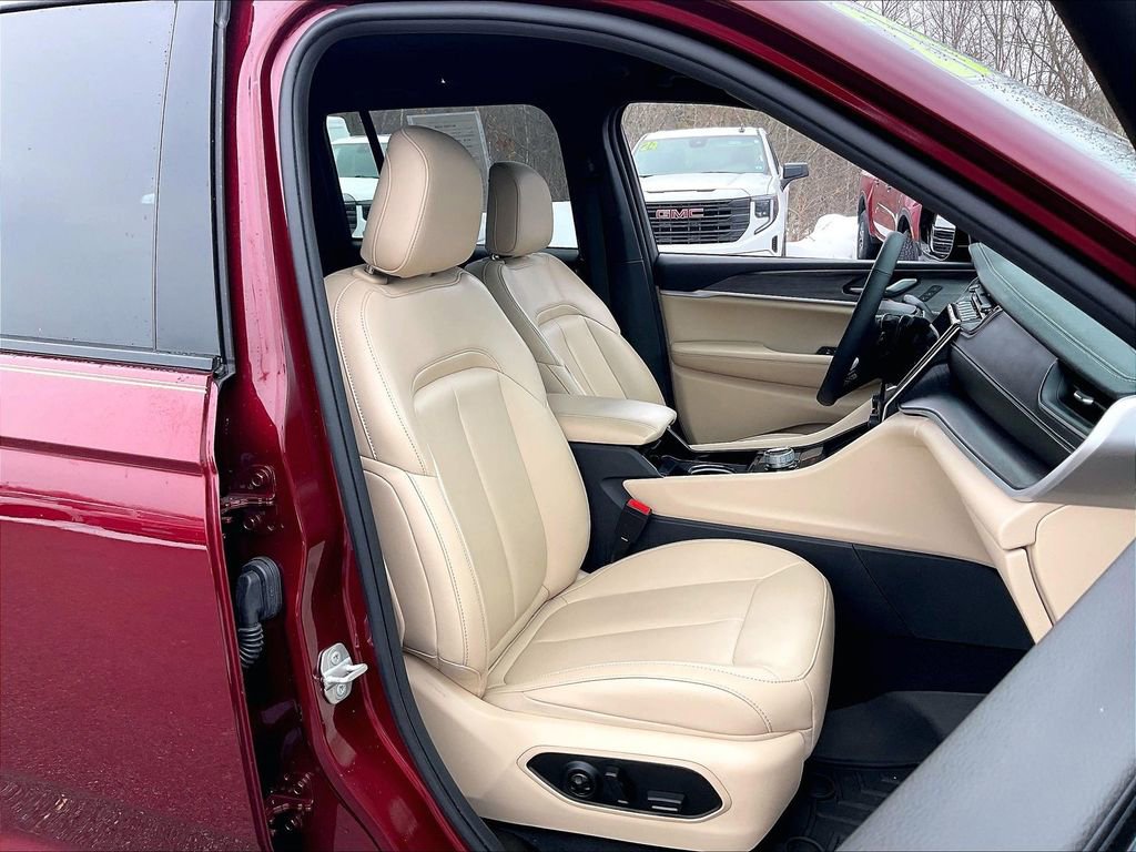 Used 2023 Jeep Grand Cherokee Limited image 10