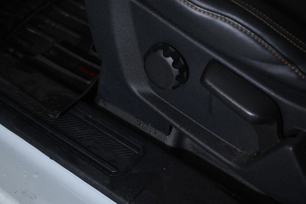 Used 2023 Ford Bronco Badlands image 21