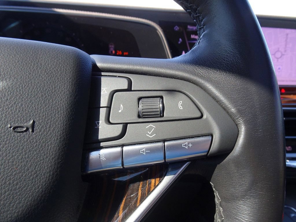 Used 2022 Cadillac Escalade ESV Premium Luxury w/ LPO, Radiant Package AWD/4WD image 24