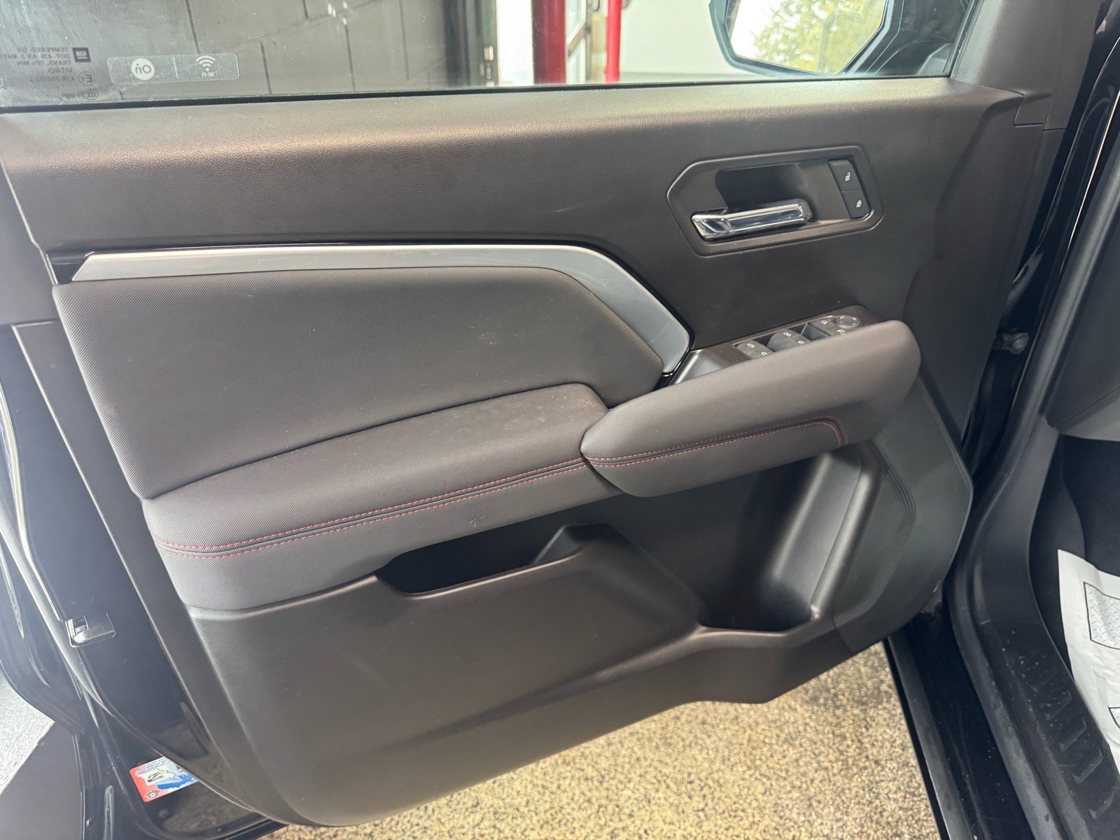 Used 2024 Chevrolet Colorado Z71 w/ Z71 Convenience Package 2 image 13