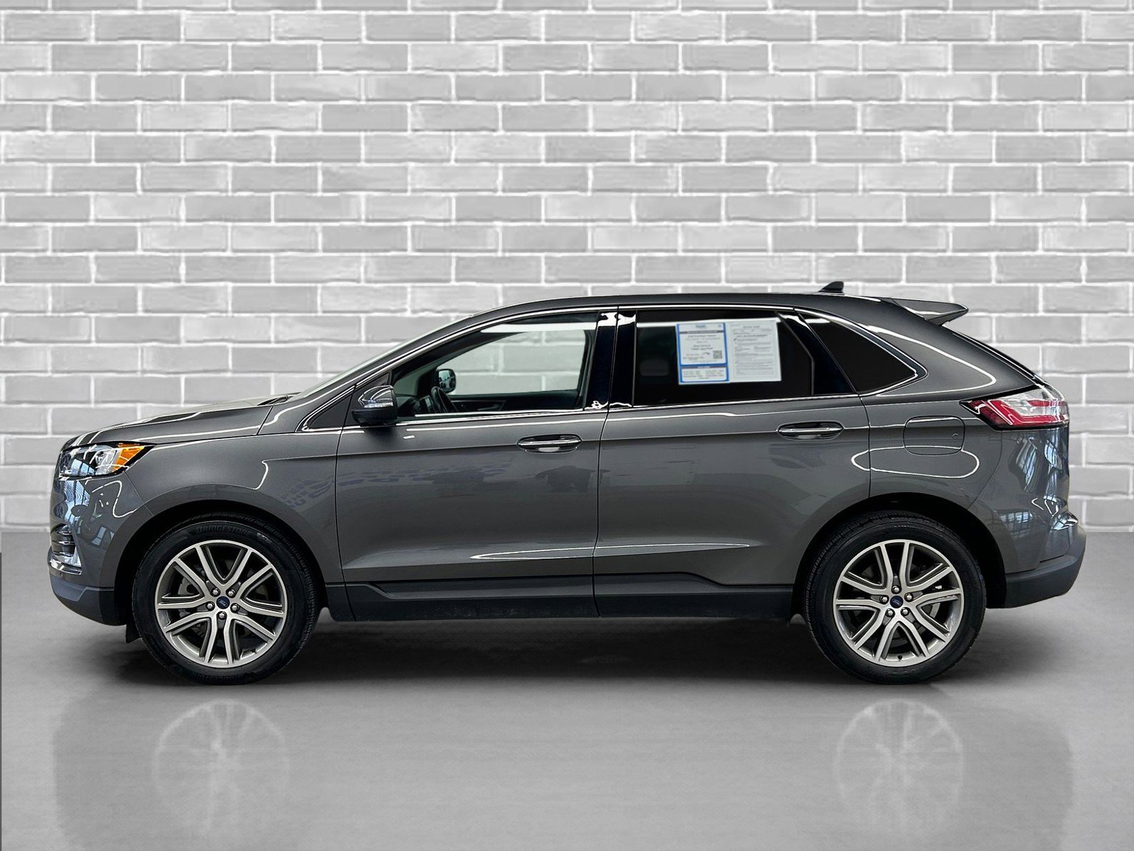 Used 2022 Ford Edge Titanium image 2
