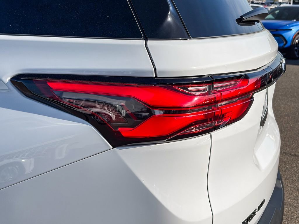 Certified 2023 Chevrolet Traverse RS image 8