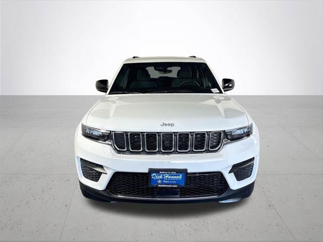 Certified 2025 Jeep Grand Cherokee Laredo AWD/4WD image 3