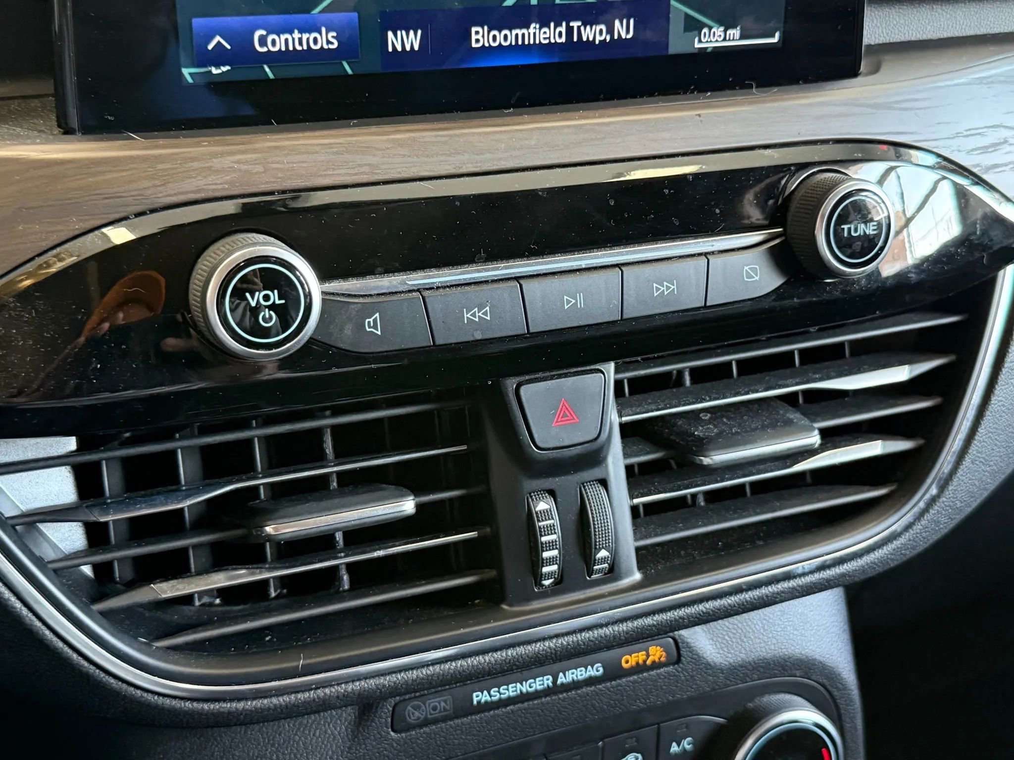 Used 2020 Ford Escape Titanium w/ Titanium Premium Package 2.0 image 18