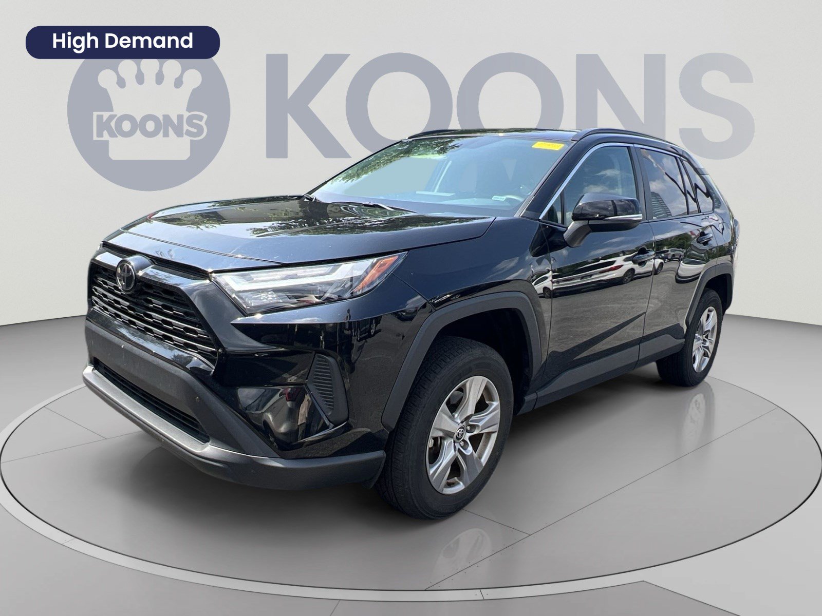 Used 2025 Toyota RAV4 XLE AWD/4WD image 1