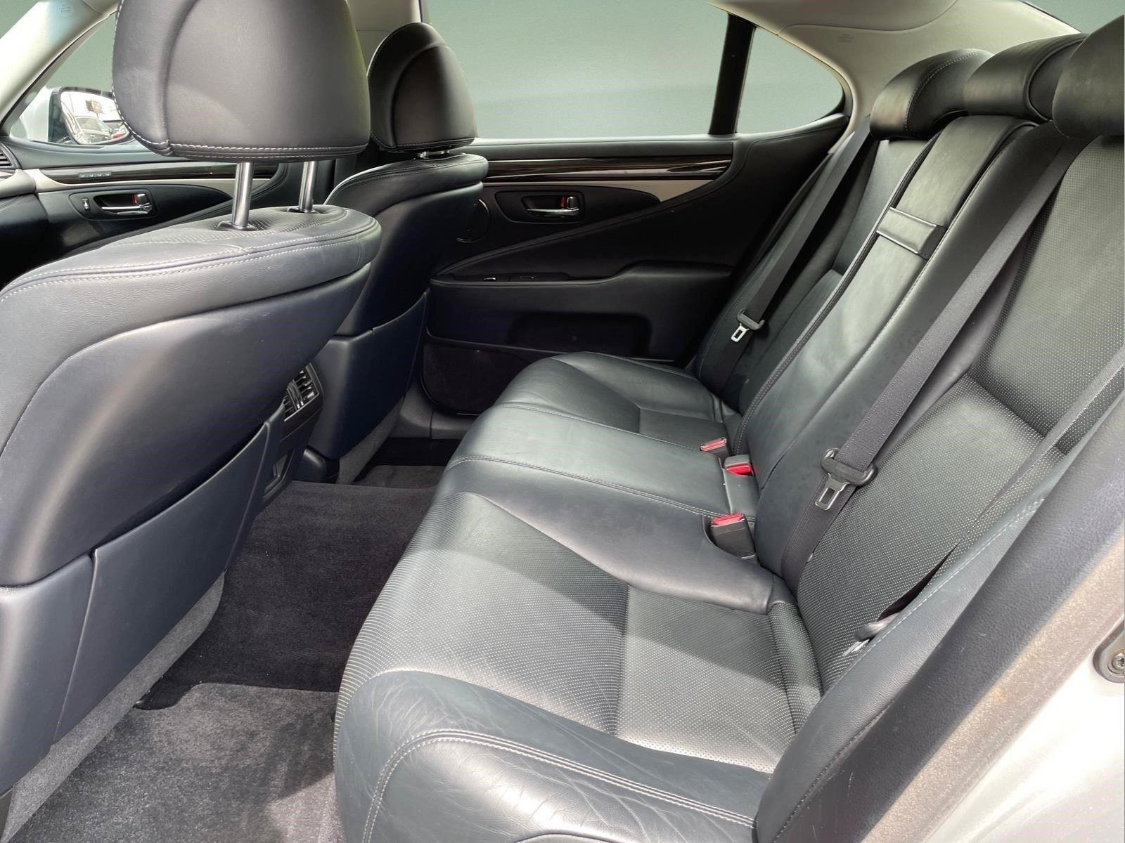 Used 2015 Lexus LS 460 w/ Comfort Package RWD image 12