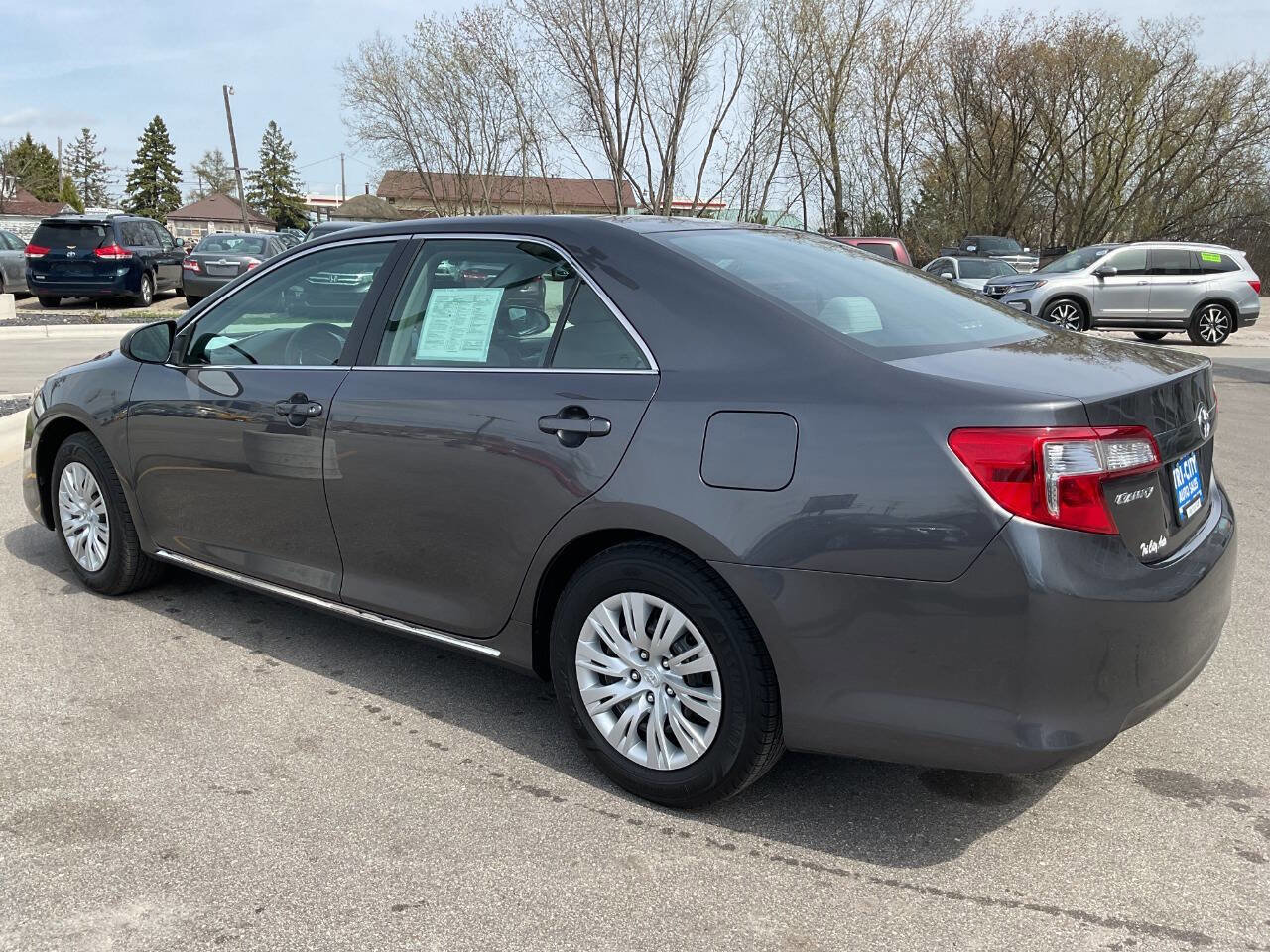 Used 2012 Toyota Camry LE FWD image 4