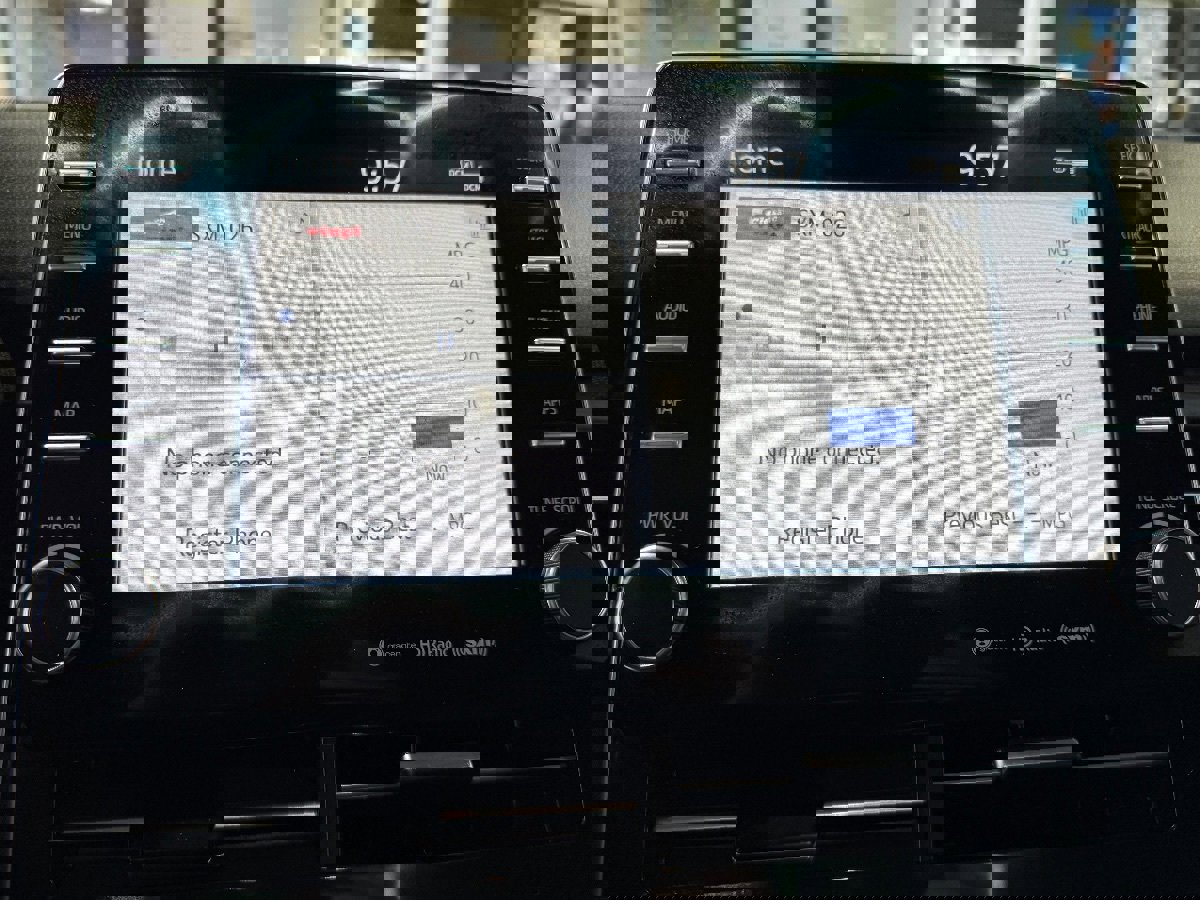 Used 2022 Toyota Avalon XLE image 17