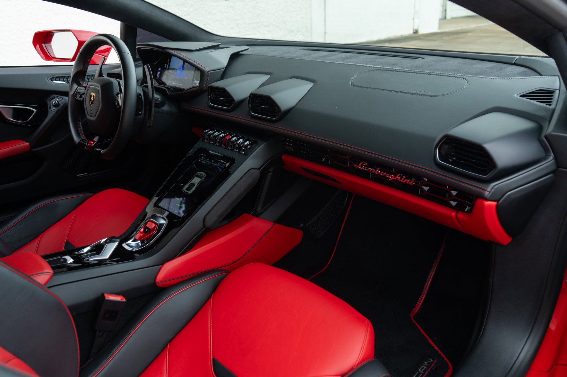 Used 2021 Lamborghini Huracan EVO RWD image 17