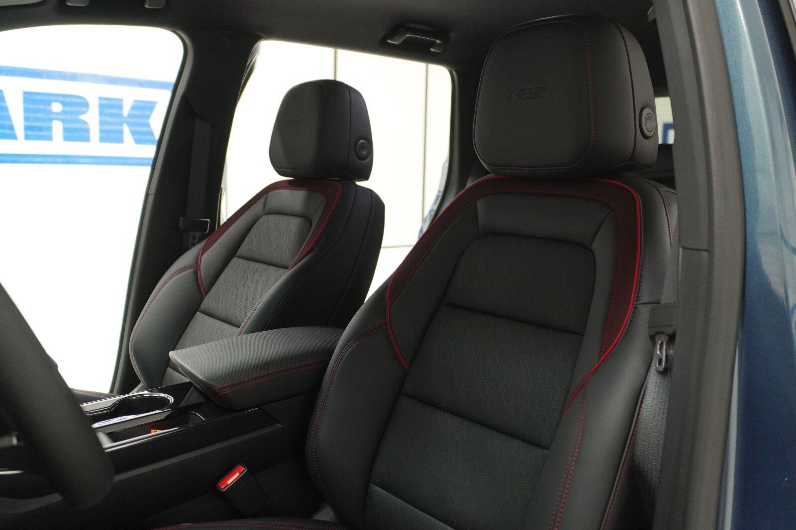 New 2027 Chevrolet Equinox RS w/ LPO, Floor Liner Package FWD image 6