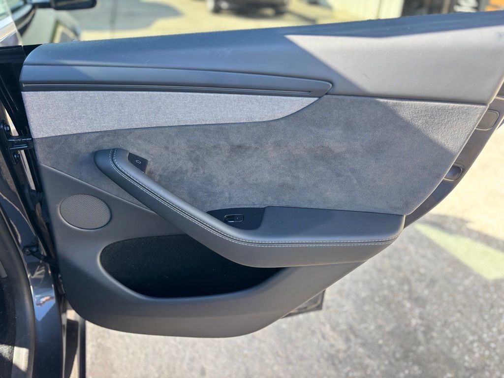 Used 2026 Tesla Model Y 2WD image 19