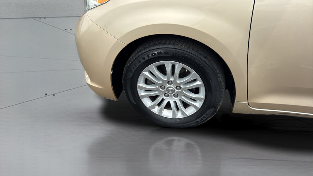 Used 2011 Toyota Sienna XLE w/ Premium Pkg FWD image 36