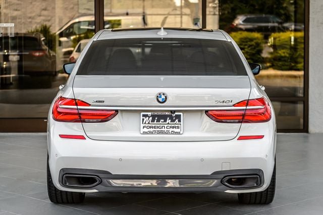 Used 2018 BMW 740i xDrive AWD/4WD image 8