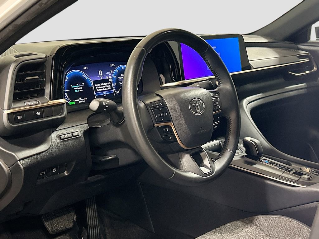 Used 2023 Toyota Crown XLE image 7