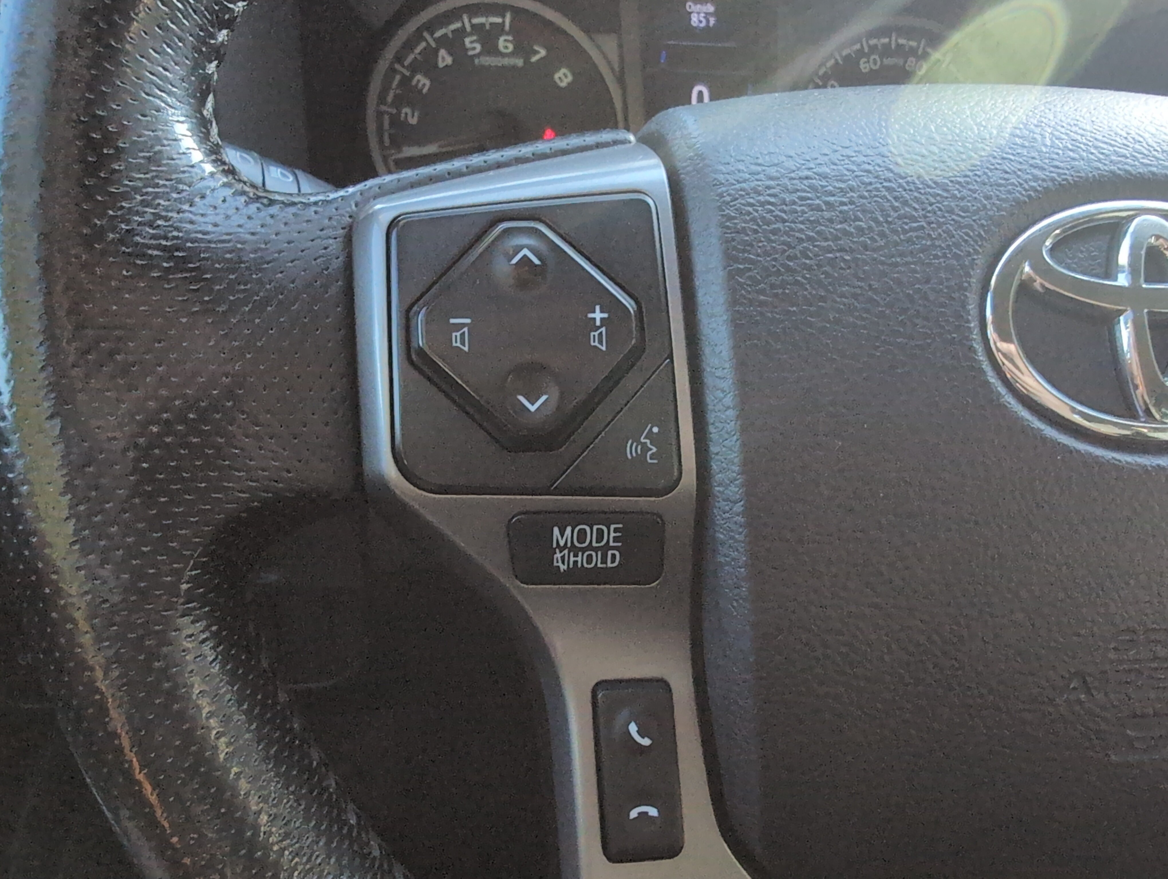Used 2016 Toyota Tacoma SR5 w/ Towing Package RWD image 19