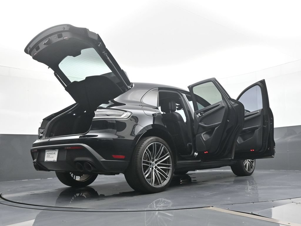 Certified 2023 Porsche Macan AWD/4WD image 26