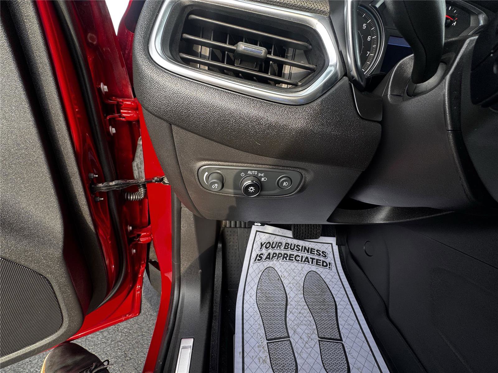 Used 2024 Chevrolet Equinox Premier w/ LPO, Floor Liner Package image 17