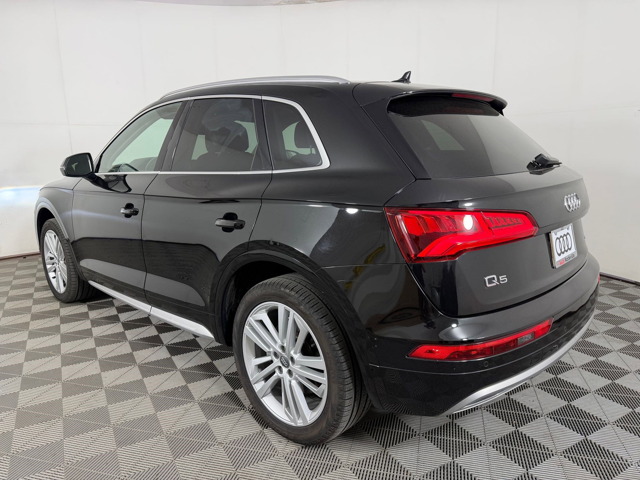 Used 2019 Audi Q5 2.0T Premium Plus w/ Premium Plus Package AWD/4WD image 3