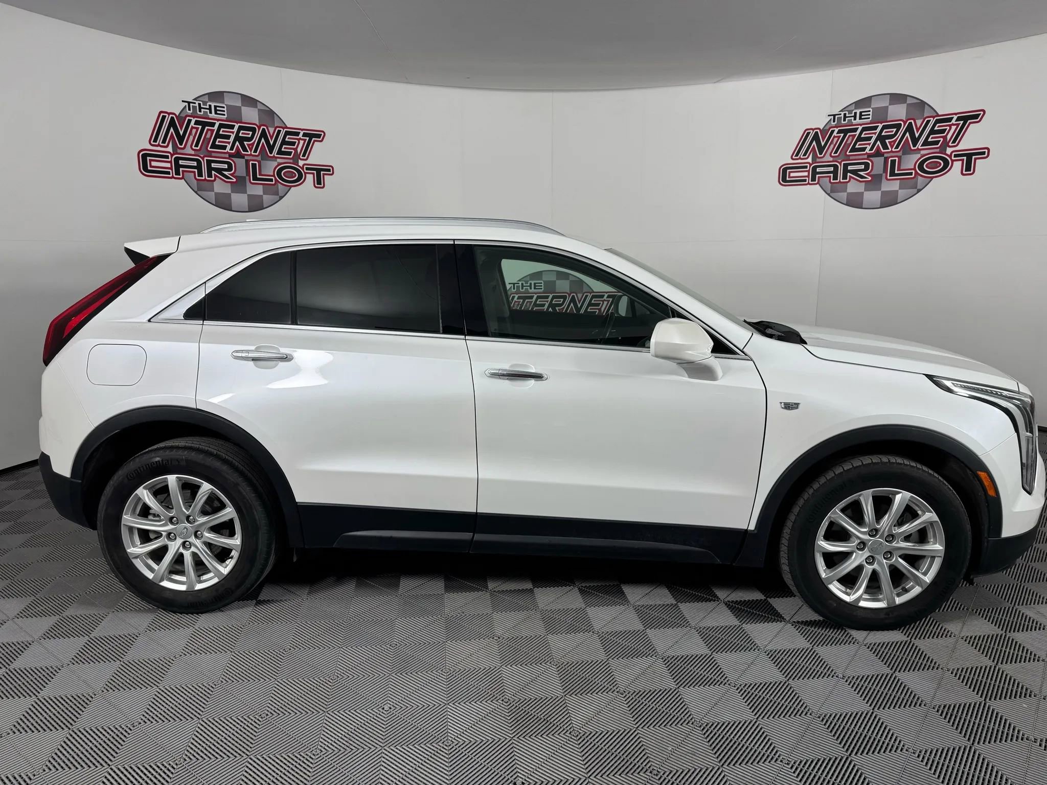 Used 2019 Cadillac XT4 Luxury w/ Cold Weather Package image 8