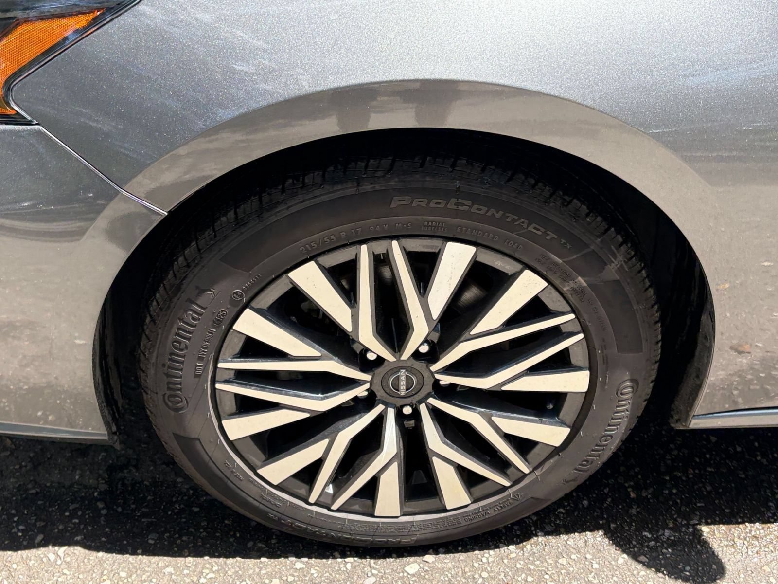 Used 2025 Nissan Altima 2.5 SV FWD image 25