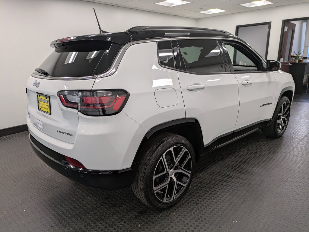 Used 2024 Jeep Compass Limited w/ Elite Group image 4