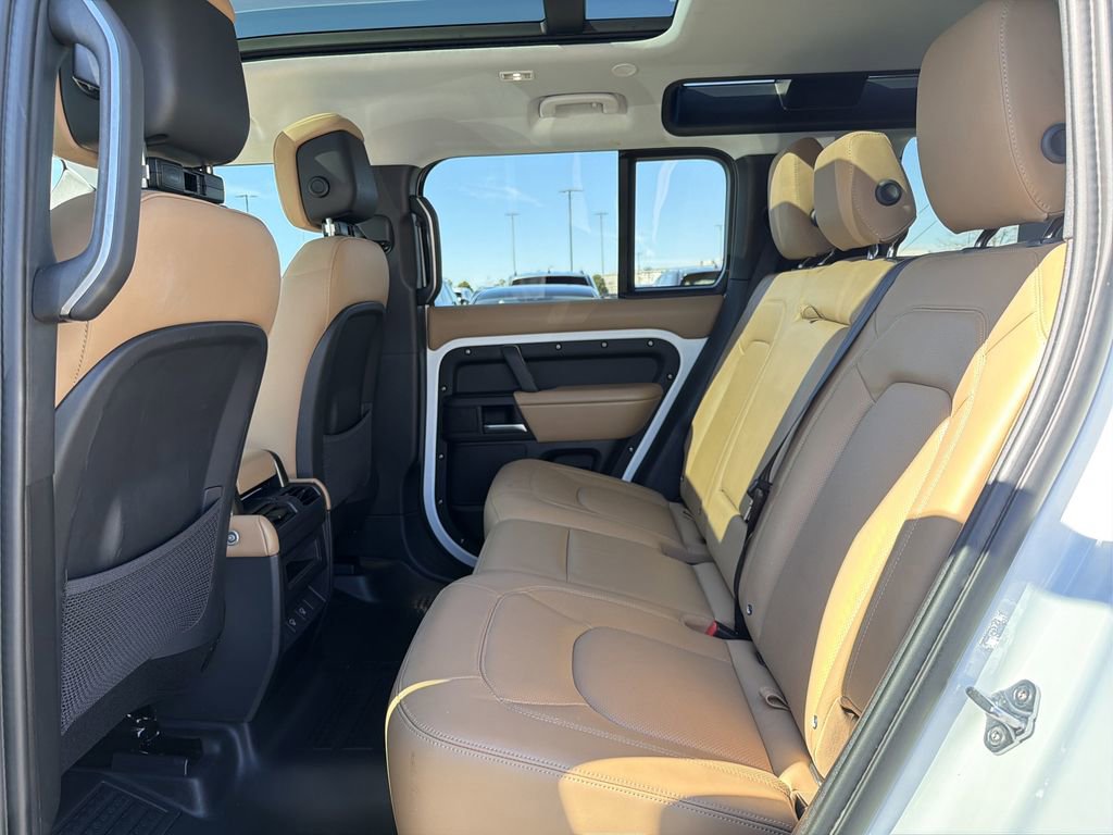 Used 2025 Land Rover Defender 110 S image 5
