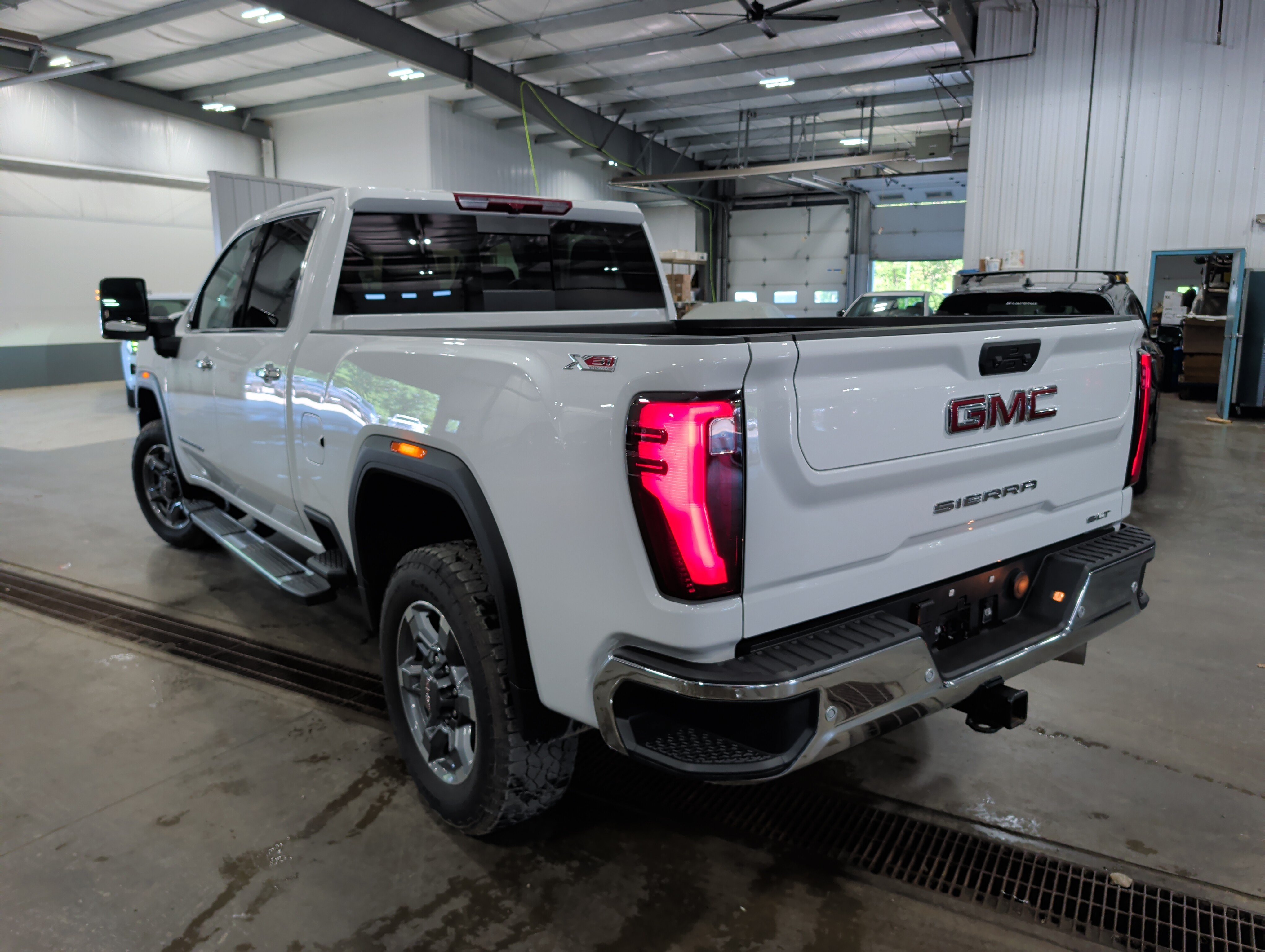 Used 2025 GMC Sierra 3500 SLT w/ SLT Premium Package AWD/4WD image 4