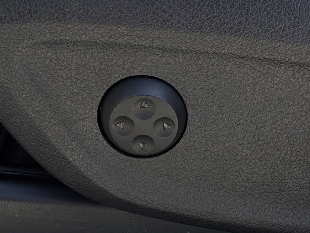 Used 2024 Mercedes-Benz GLE 350 4MATIC w/ 3rd Row Seat Package image 24