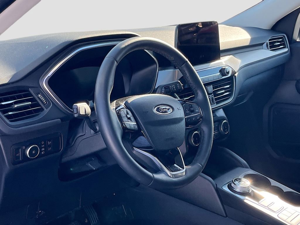 Used 2022 Ford Escape Titanium w/ Class II Trailer Tow Package image 9